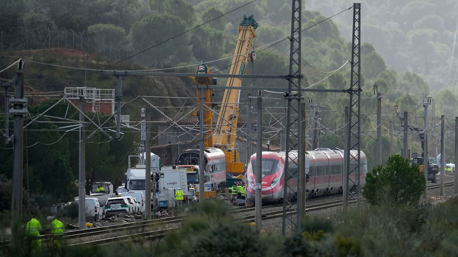 Continúan los trabajos de desmontaje y retirada de vagones del siniestro ferroviario de Adamuz