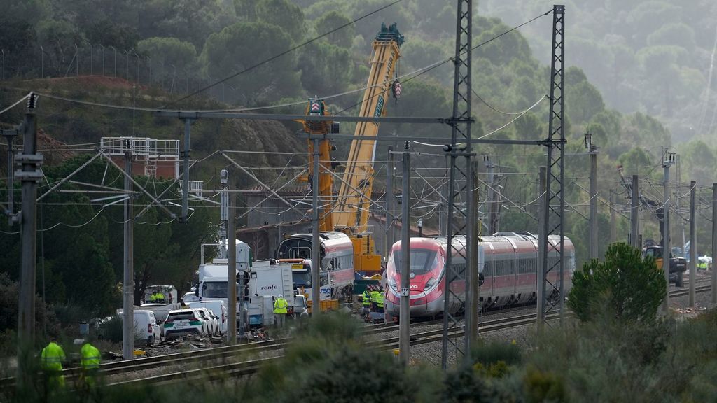 Continúan los trabajos de desmontaje y retirada de vagones del siniestro ferroviario de Adamuz