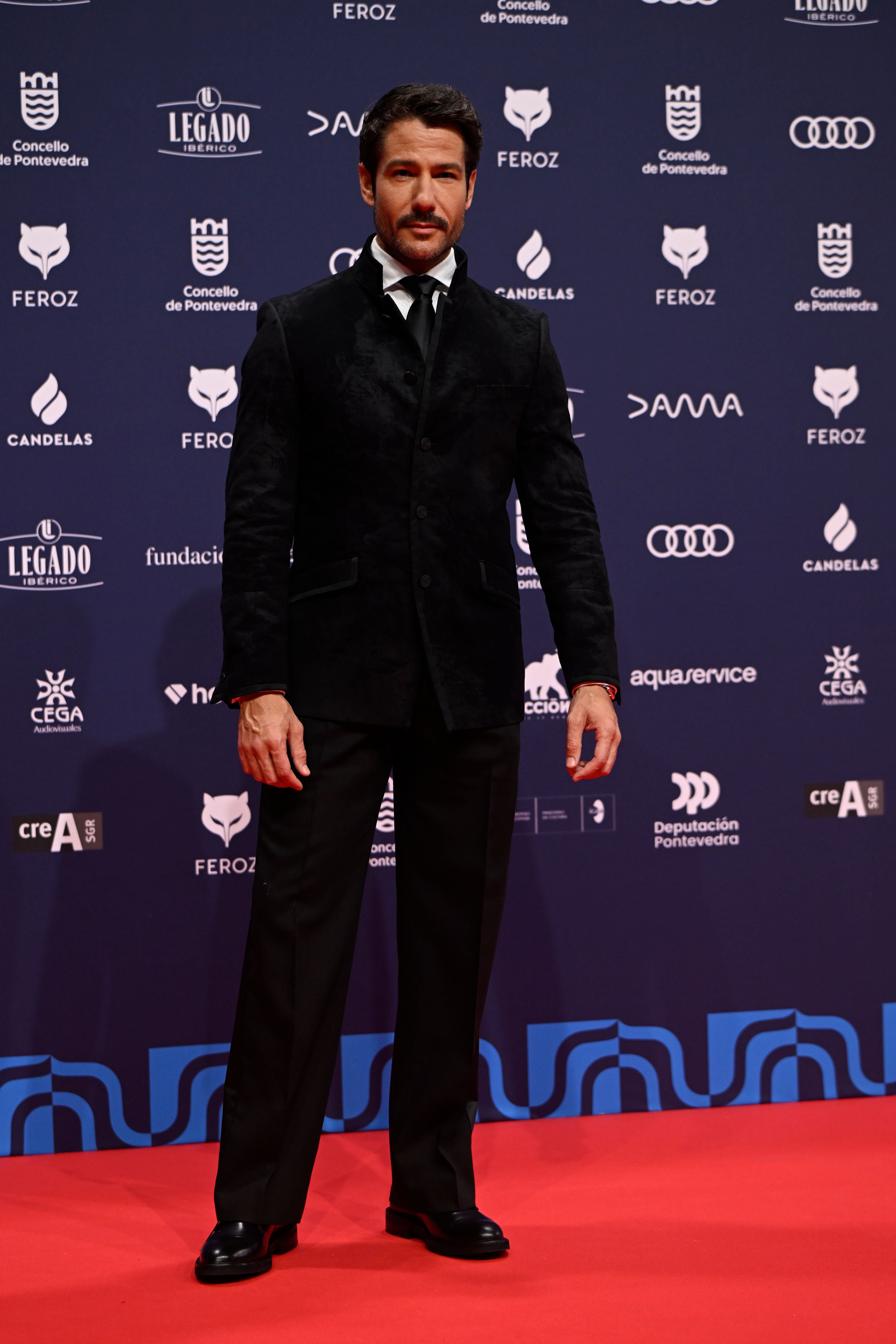 El actor Alejandro Albarracín posa a su llegada a la gala de entrega de los Premios Feroz 2026