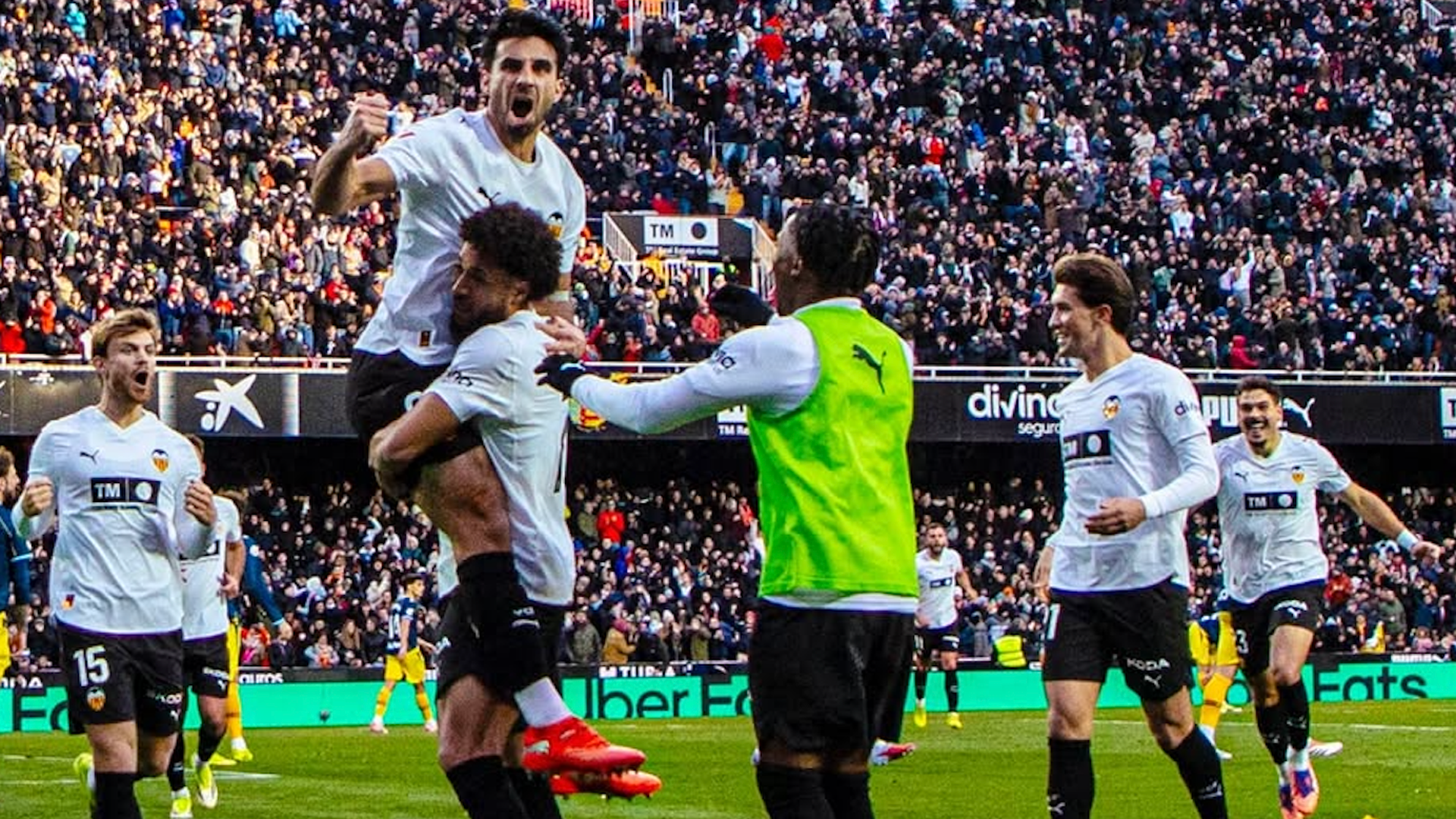 Eray Cömert celebra su gol en Mestalla