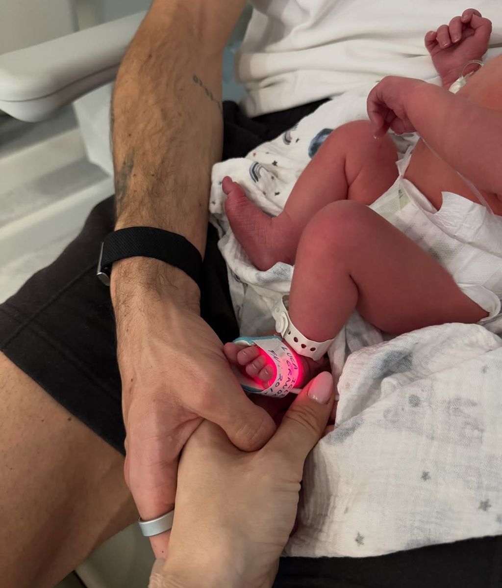 Estela Grande presenta a sus mellizos