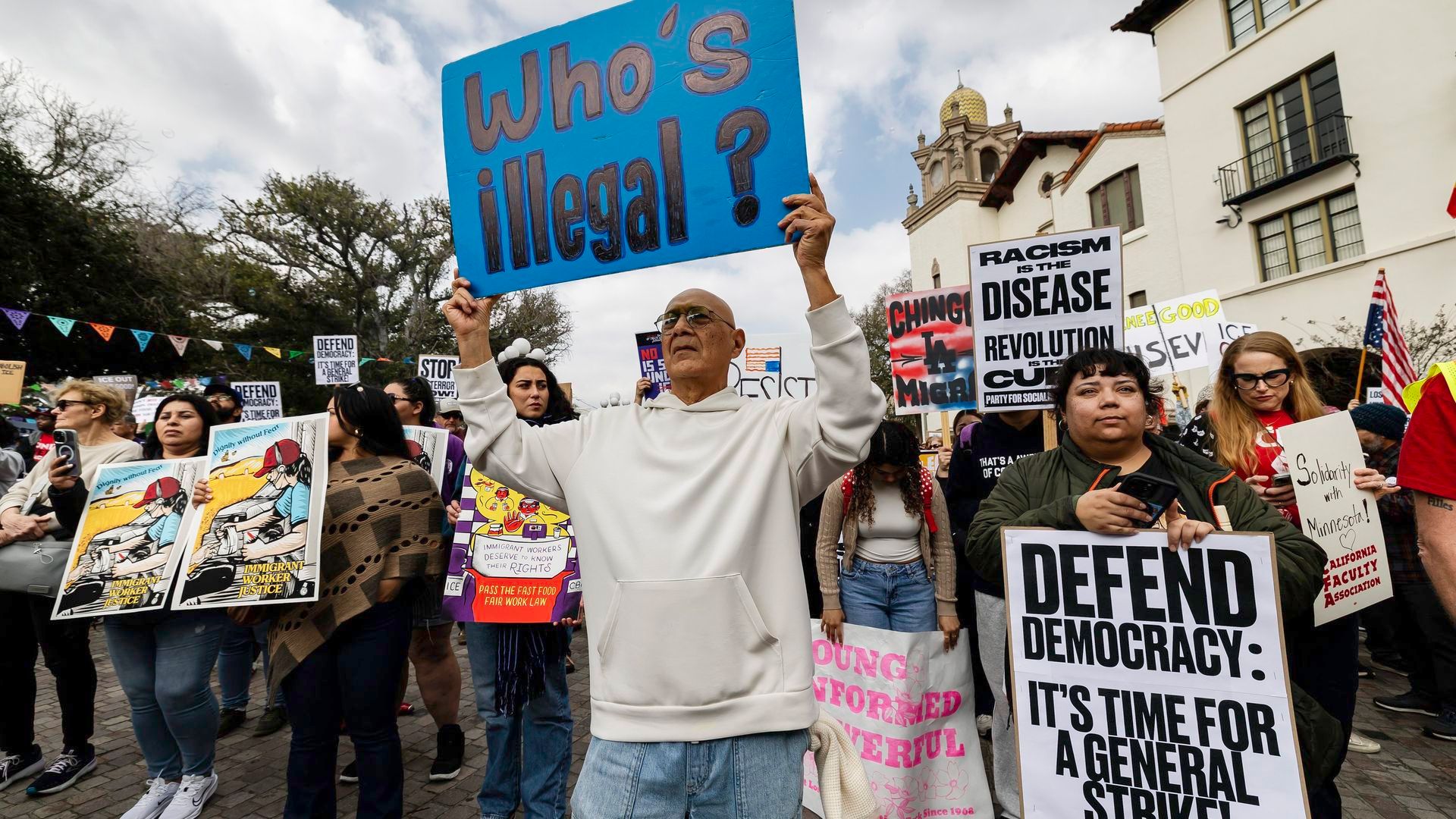 Protesta en Los Ángeles en solidaridad con Minneapolis