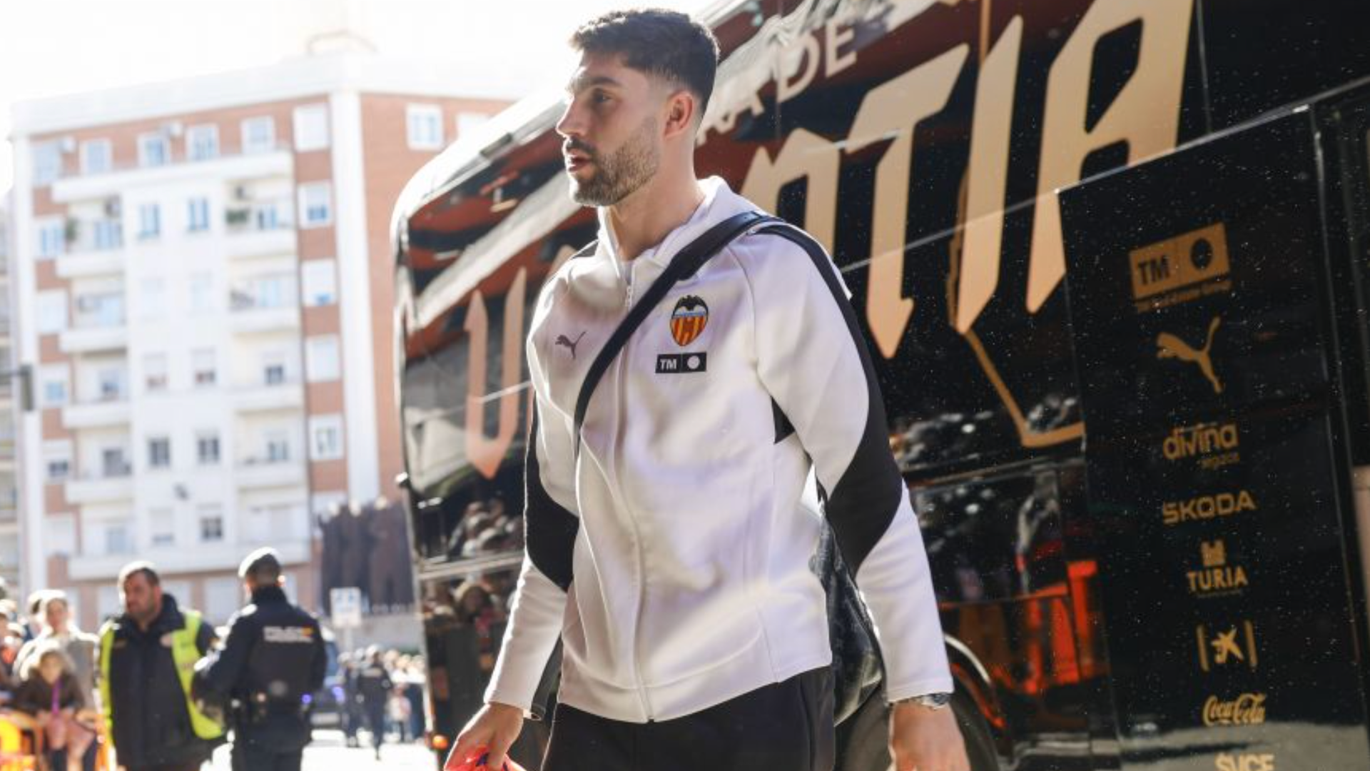 Unai Núñez llegó con sus compañeros a Mestalla Unai Núñez llegó con sus compañeros a Mestalla