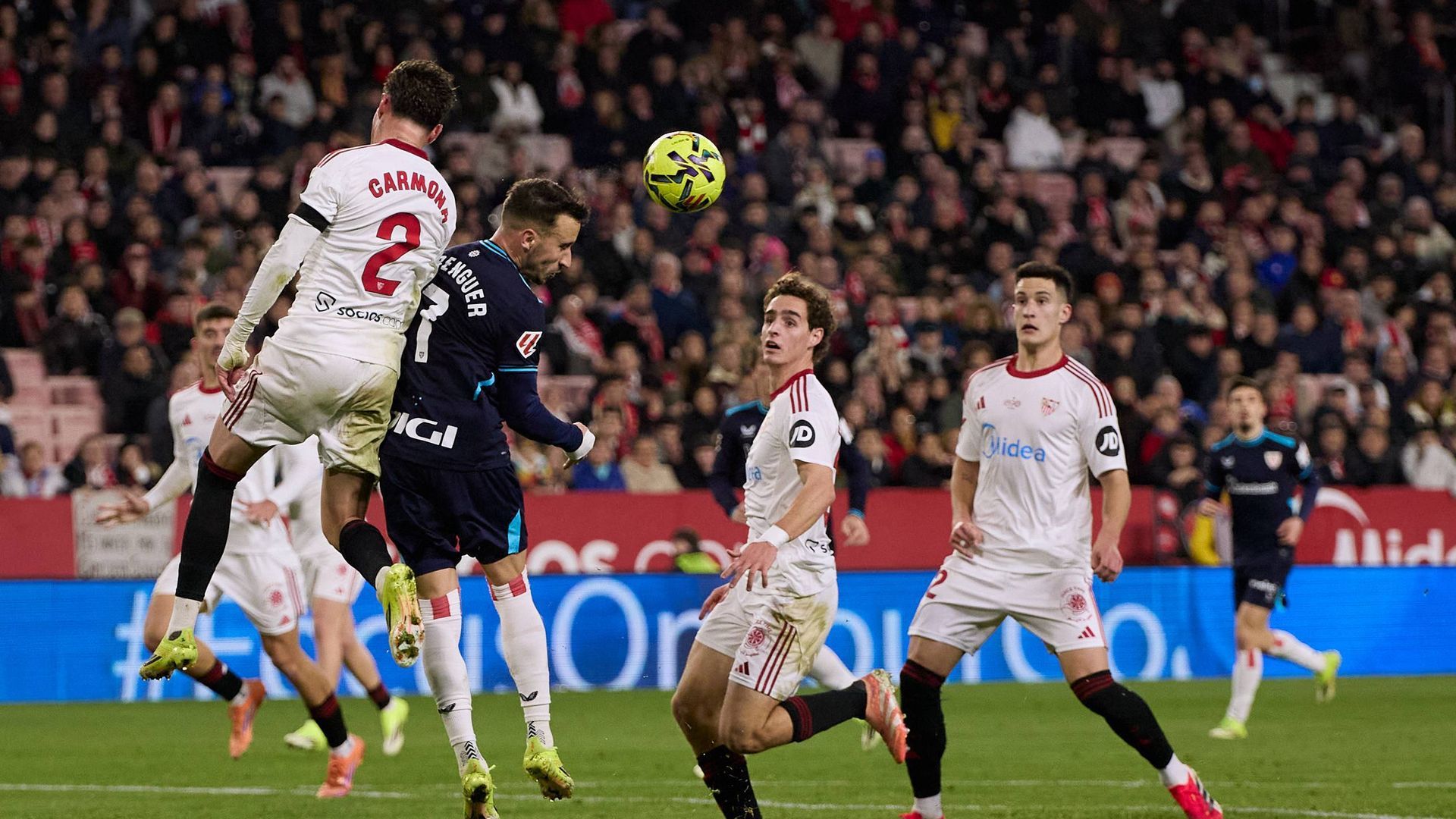 Carmona, Manu Bueno y Castrin, en el Sevilla-Athletic
