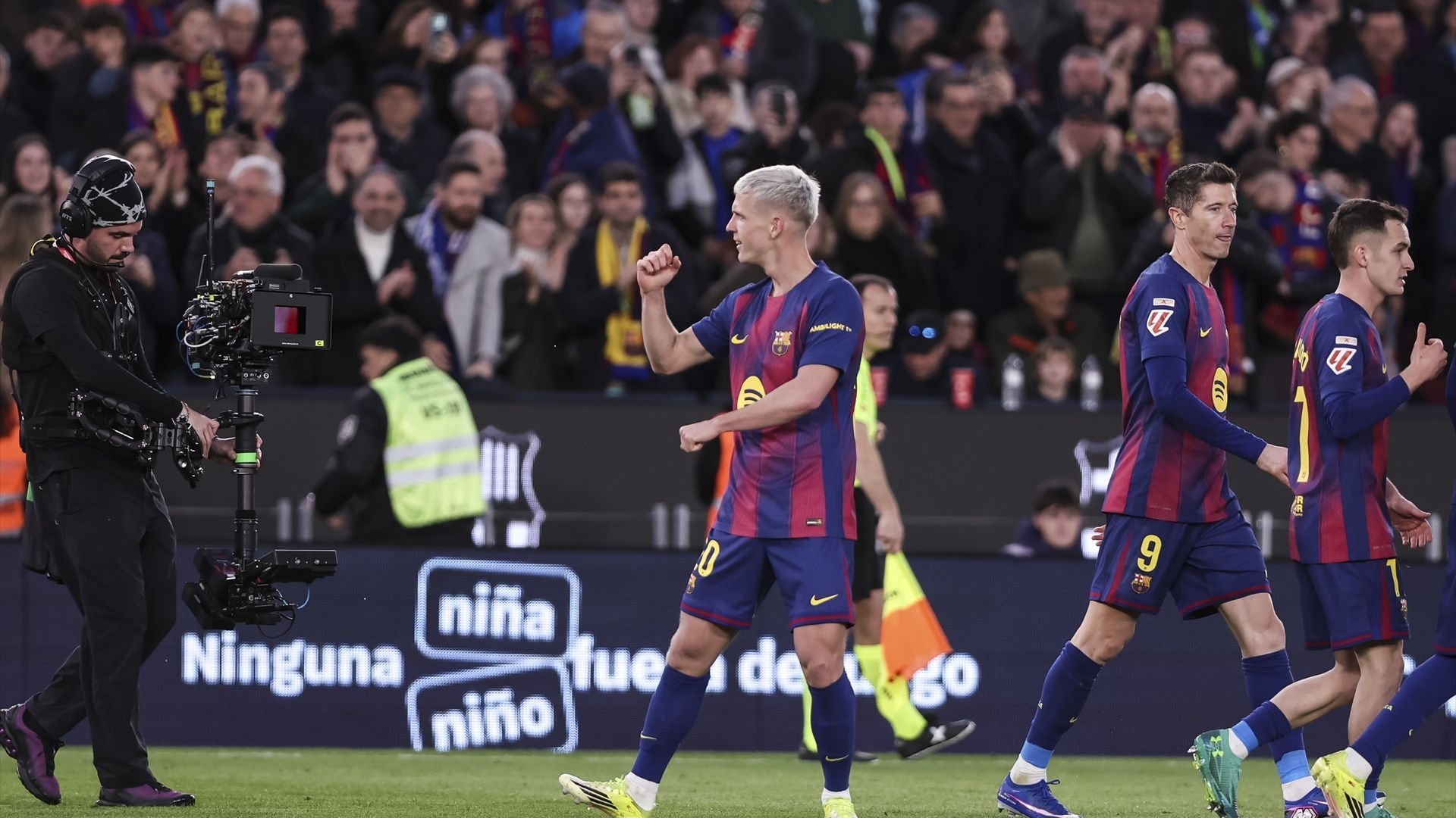 Dani Olmo celebra su gol en el Barça-Oviedo
