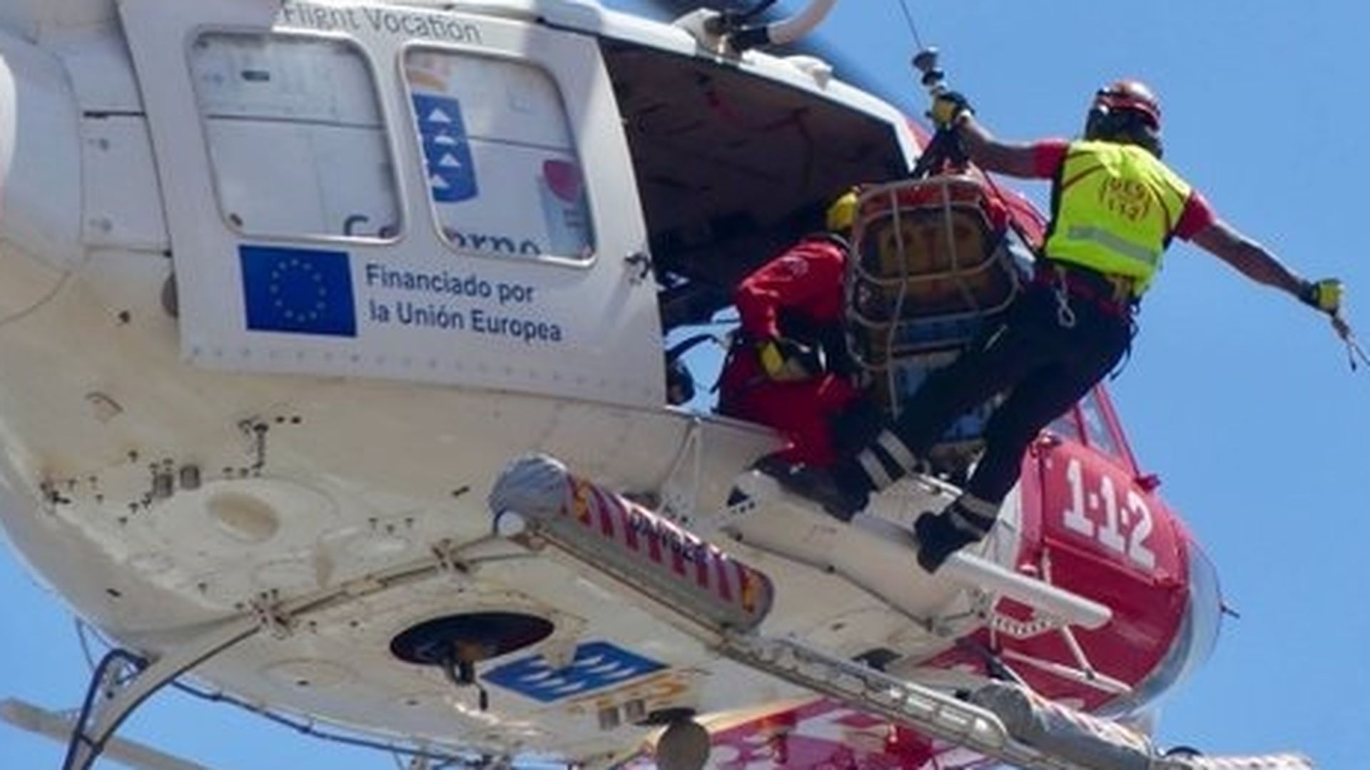 El dispositivo de emergencia sigue en busca del joven arrastrado por el mar en Lanzarote