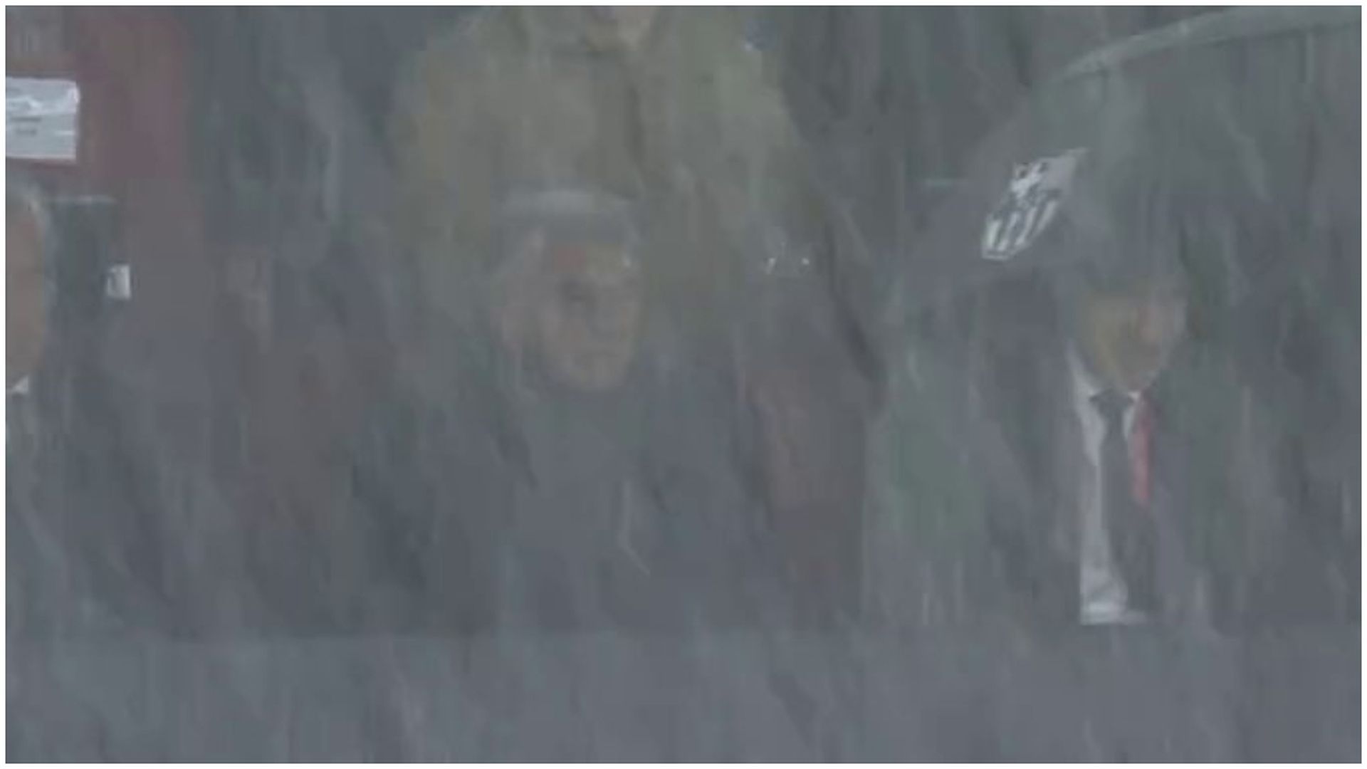 Joan Laporta durante la granizada en el FC Barcelona - Real Oviedo