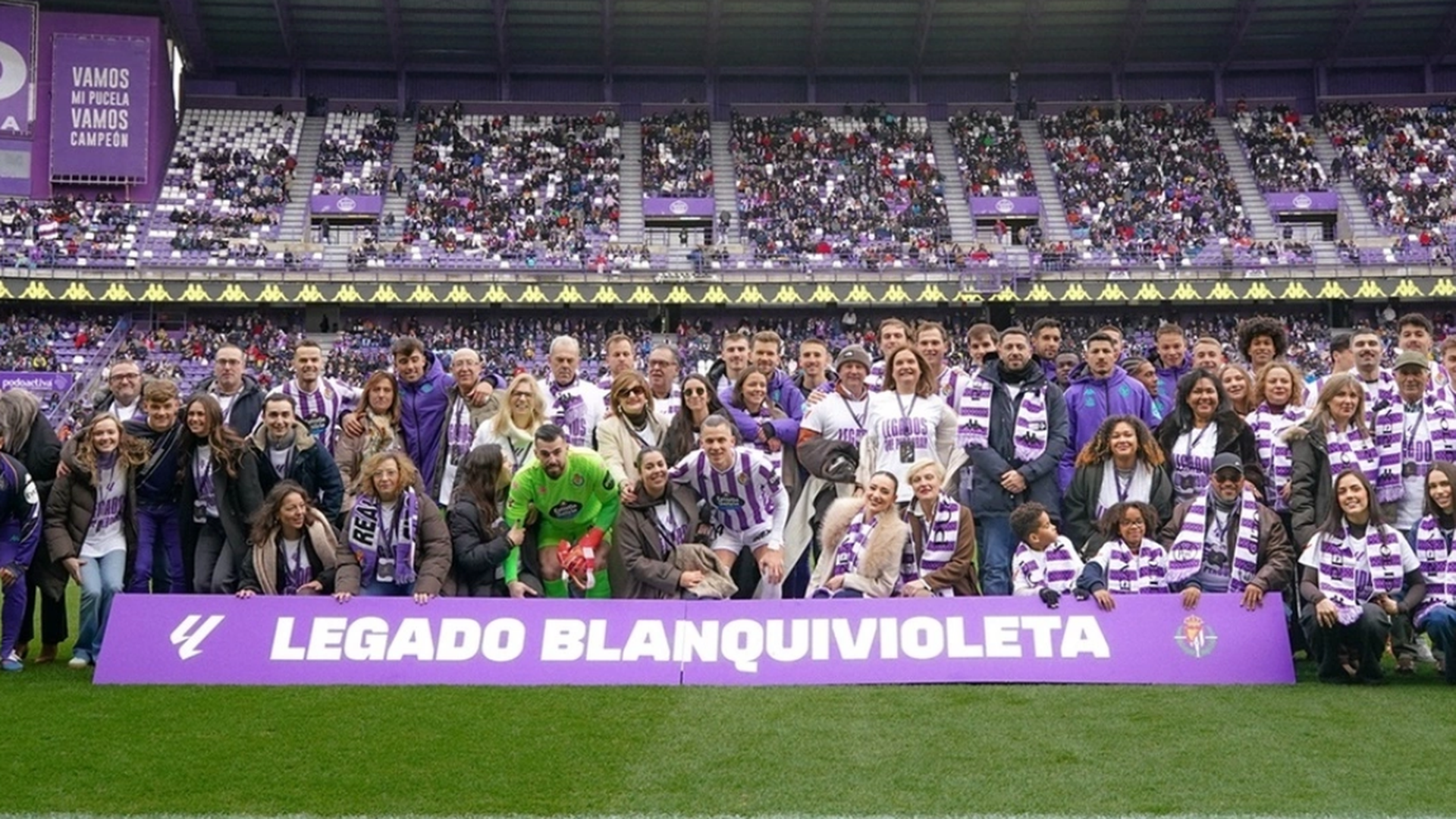 Jugadores del Pucela junto a su familia en Zorrilla ante el Albacete. Jugadores del Pucela junto a su familia en Zorrilla ante el Albacete.