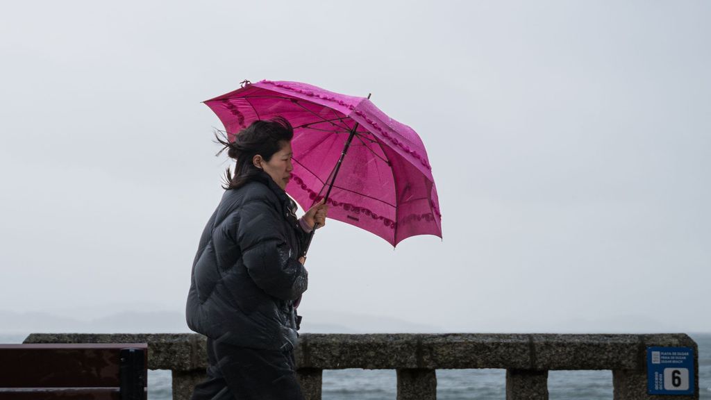 La borrasca Joseph dejará lluvias abundantes en gran parte de la Península este lunes, con aviso rojo en Pontevedra