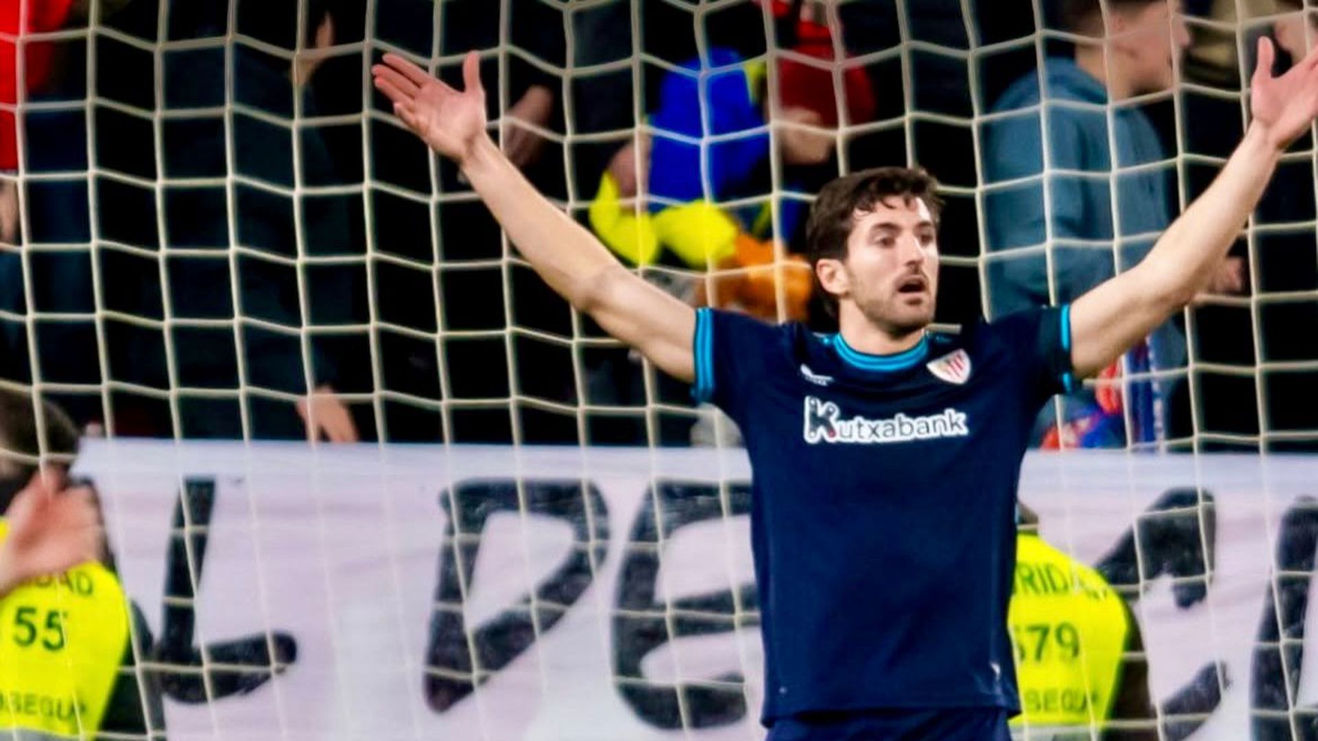 Las protestas de Dani Vivian en la derrota frente al Sevilla