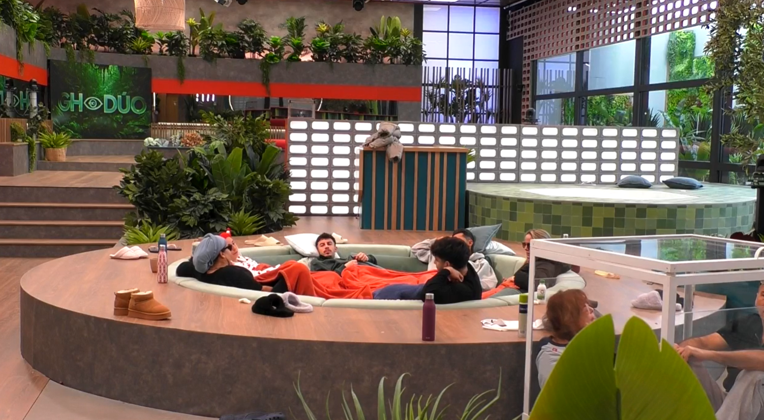 Los bebés en el sofá