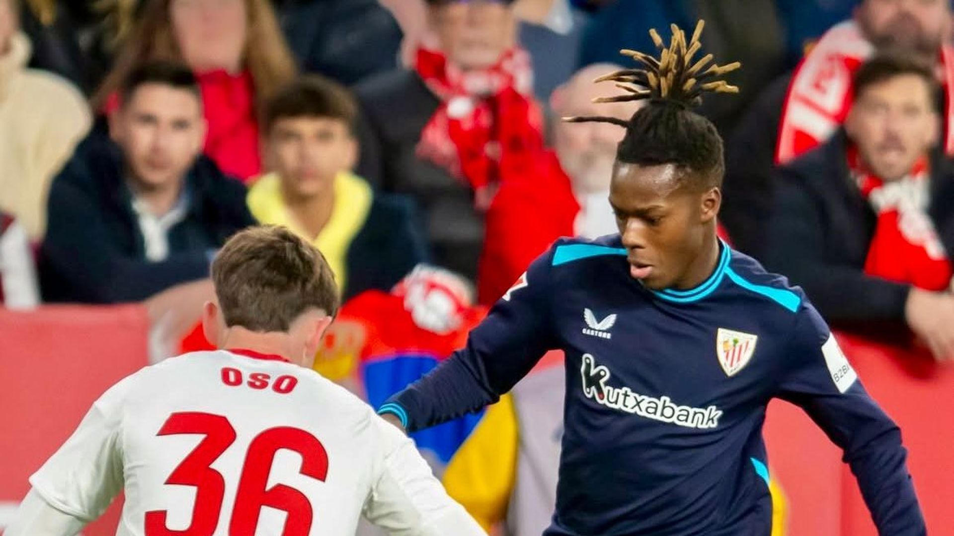 Nico Williams encara a Oso en Sevilla