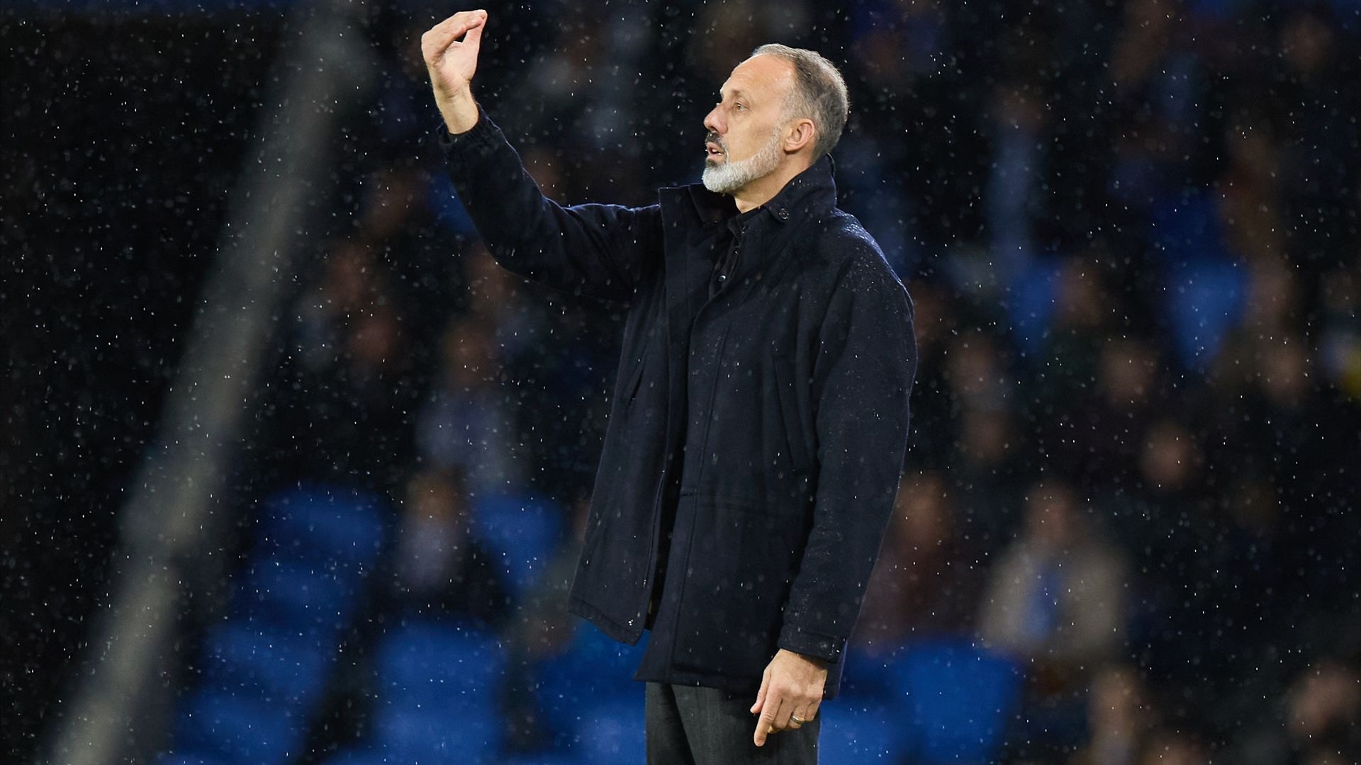 Pellegrino Matarazzo da indicaciones durante el Real Sociedad-Celta