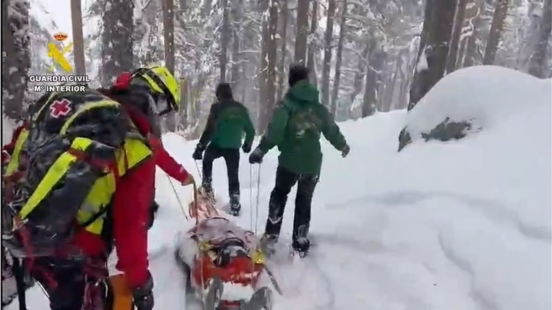 Rescatado un esquiador herido en sierra de Guadarrama (Madrid) tras seis horas de intervención