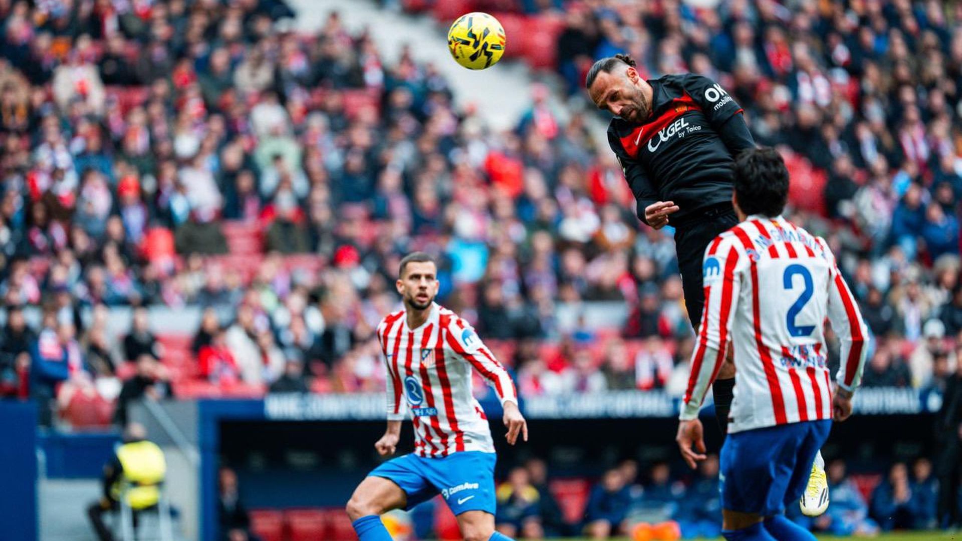 Vedat Muriqi remata en el Mallorca-Atlético