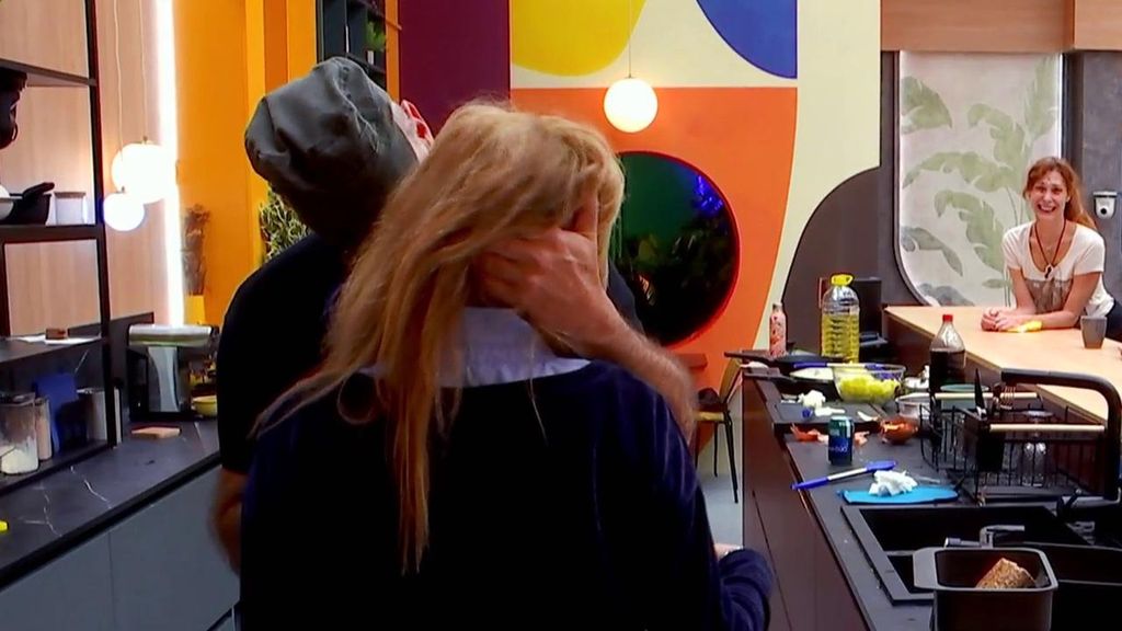 ¡Belén Rodríguez y Carlos Lozano se besan y confiesan si sienten algo!: "Me ha gustado siempre"