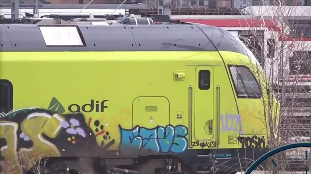 Vandalizados y "abandonados": el estado de dos de los trenes que sirven para detectar las microrroturas en la vías españolas