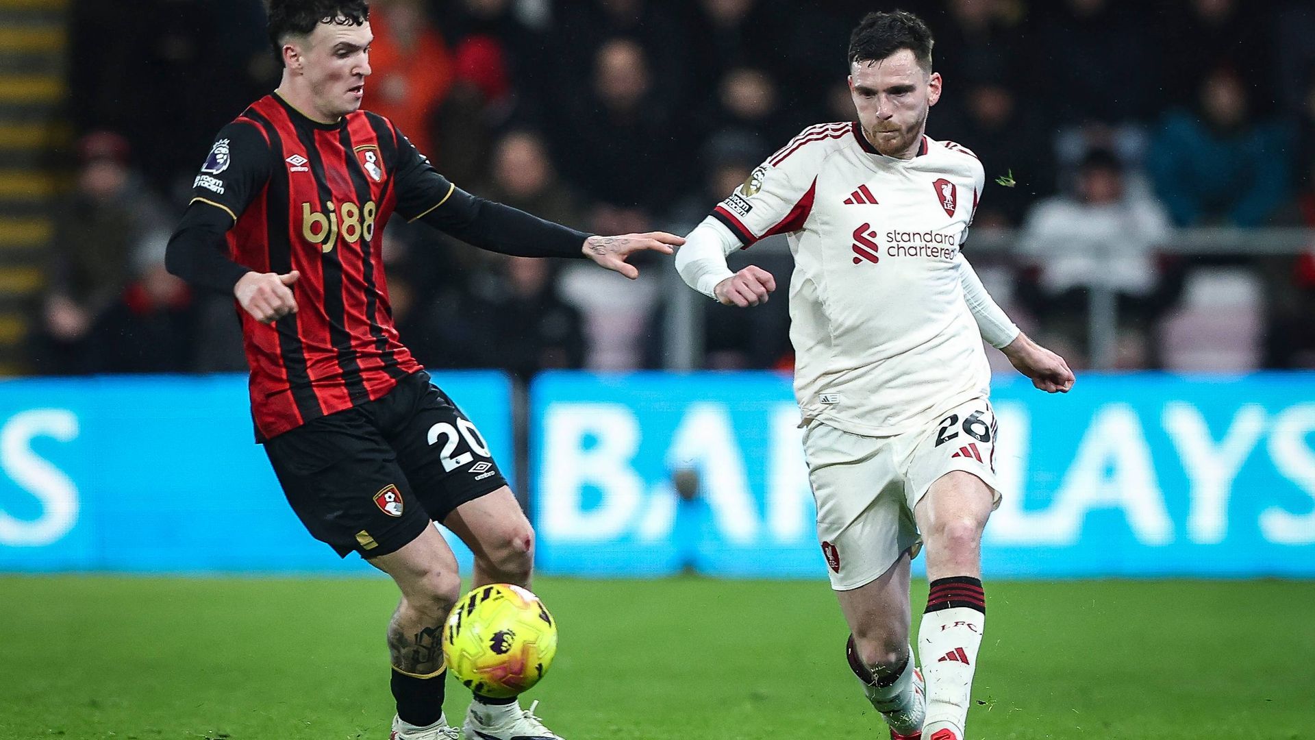 Álex Jiménez, durante un partido con el Bournemouth.