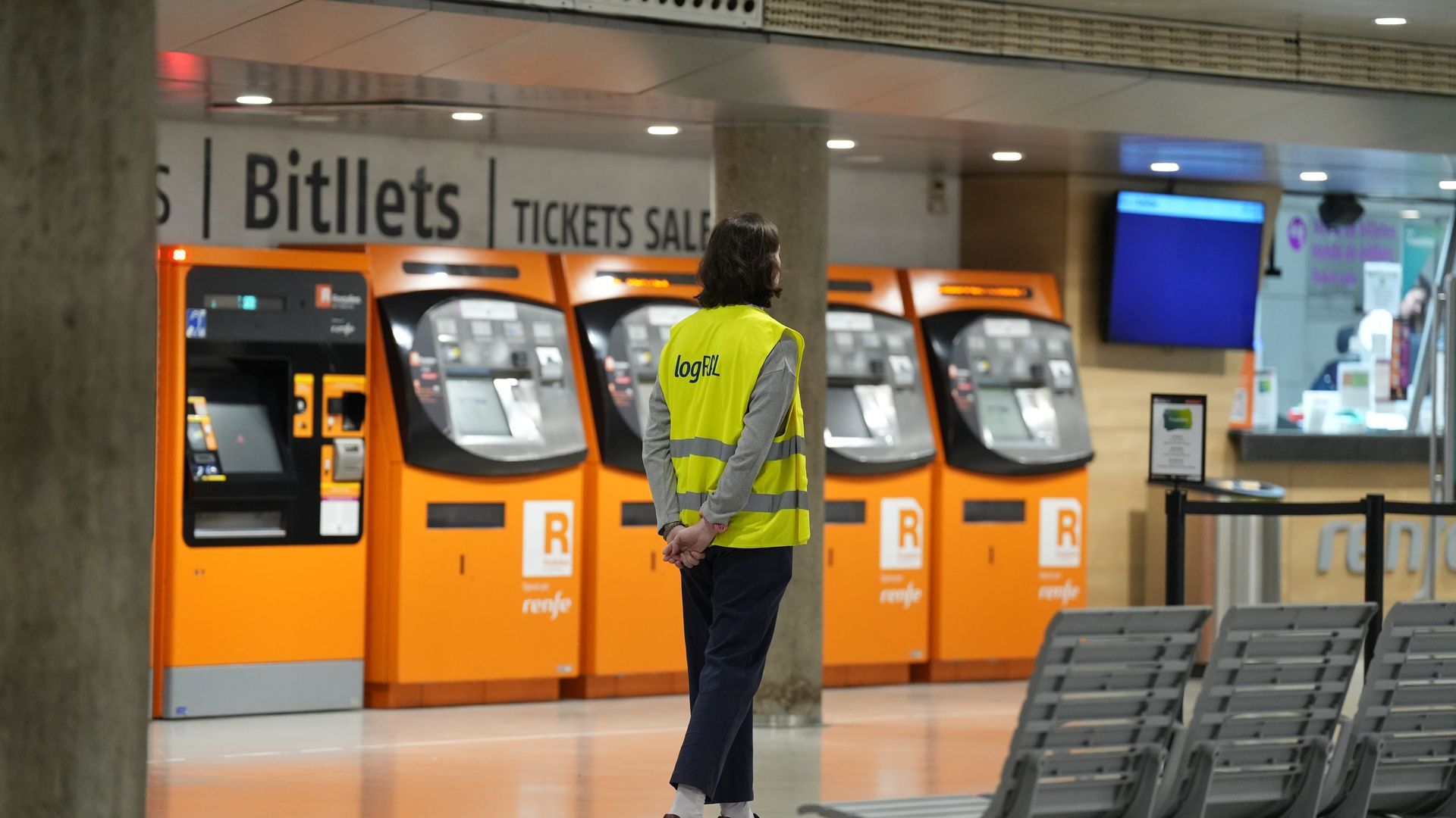 Caos entre los viajeros tras la caída del servicios de Rodalies