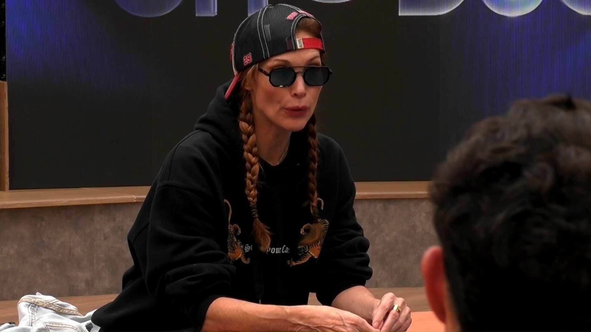 Cristina Piaget ensayando su rap del gusano