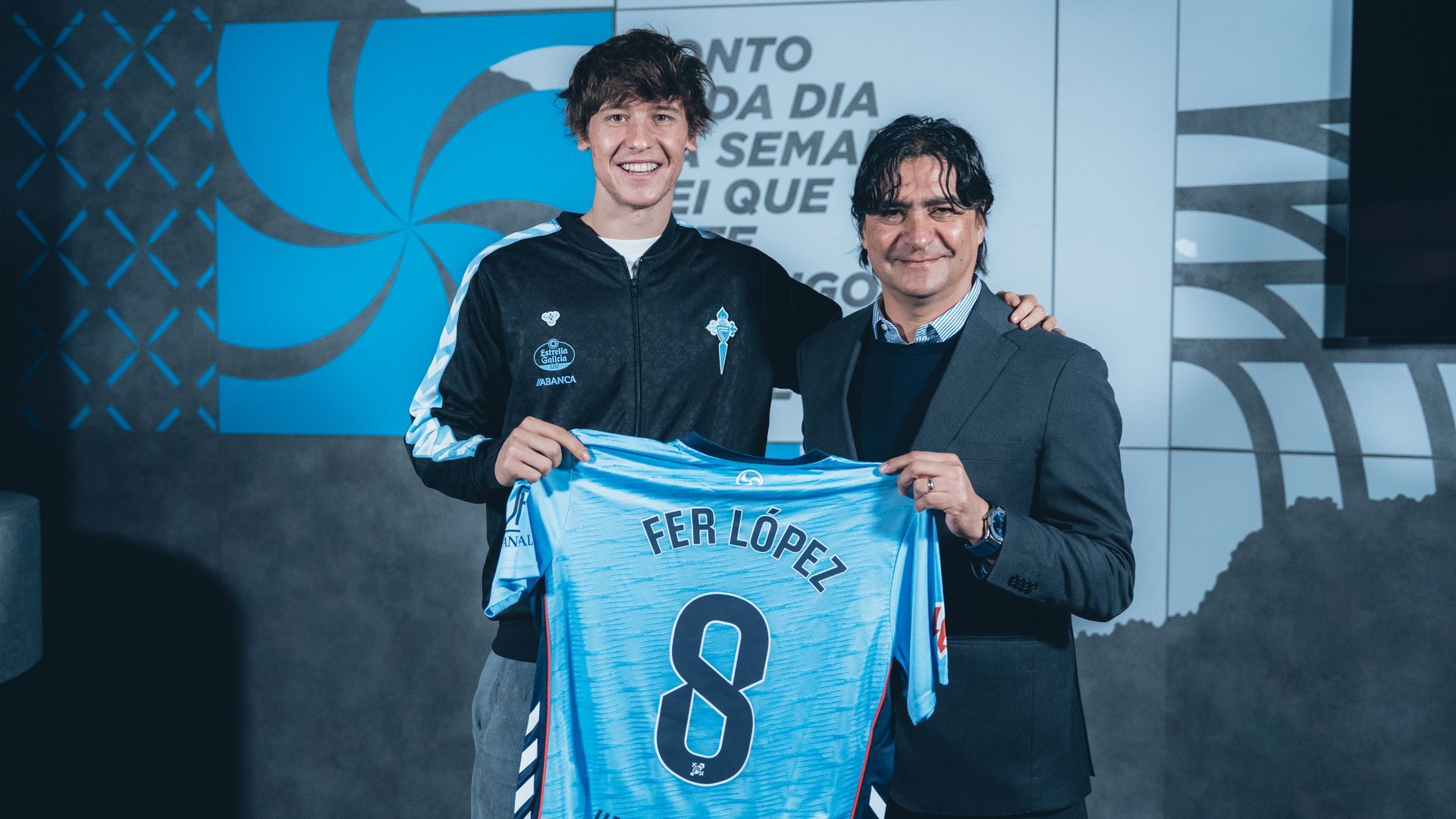 Fer López con su nueva camiseta