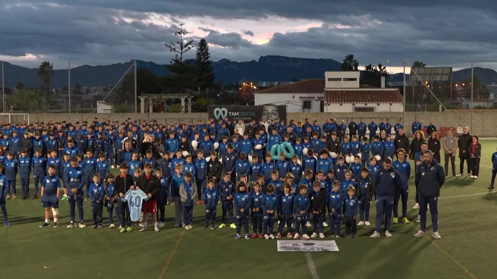 El emotivo minuto de silencio por Álex en los entrenamientos de su club en Sueca: jugó su último partido horas antes del suceso