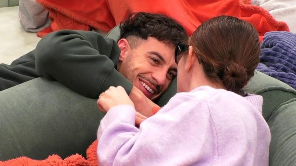 La conversación entre susurros de Juanpi Vega y Sandra Barrios en 'GH DÚO': "Es un secreto"