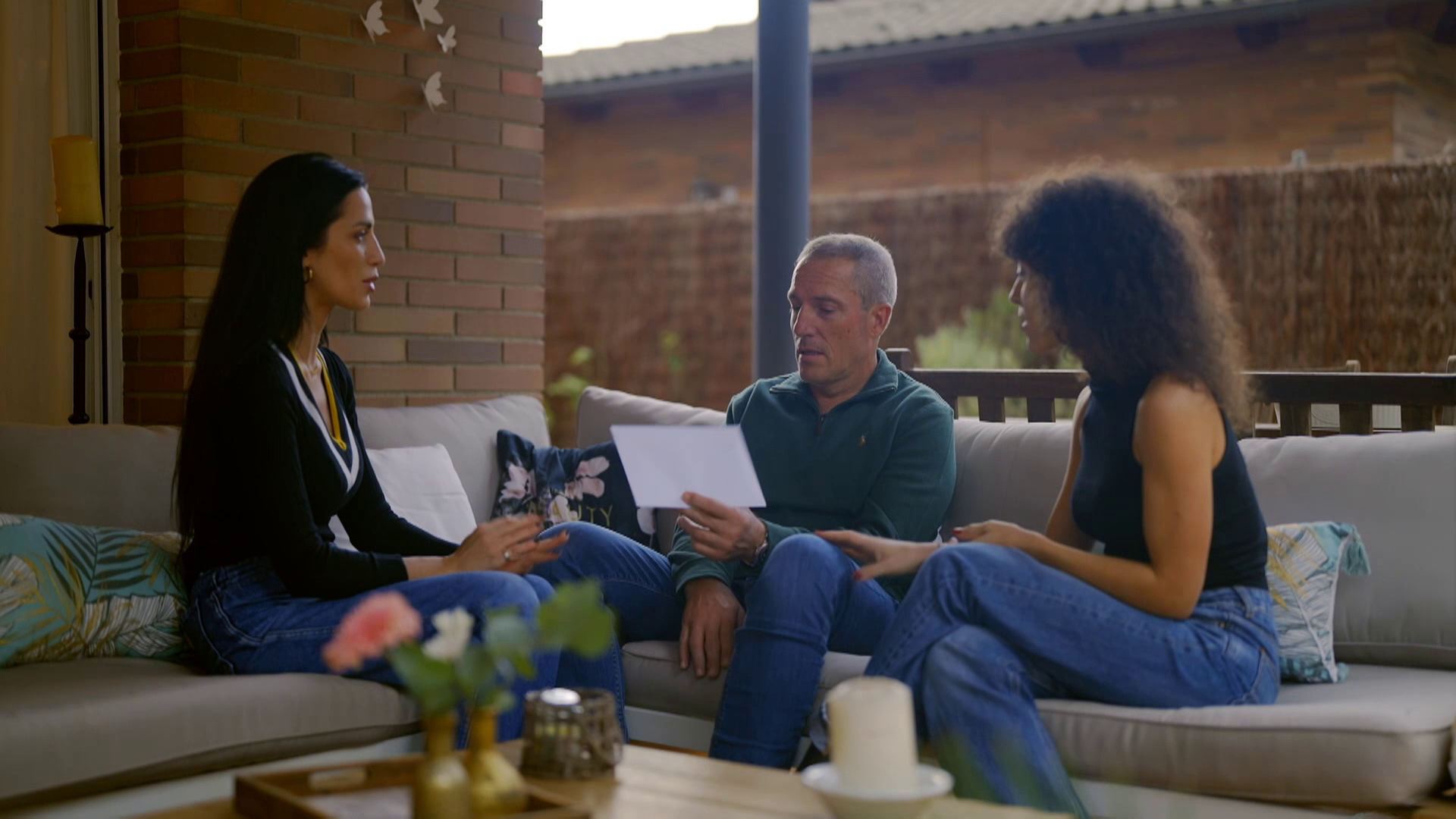 Laura se emociona al contar a su familia que se casa: “¿Hablas enserio?”