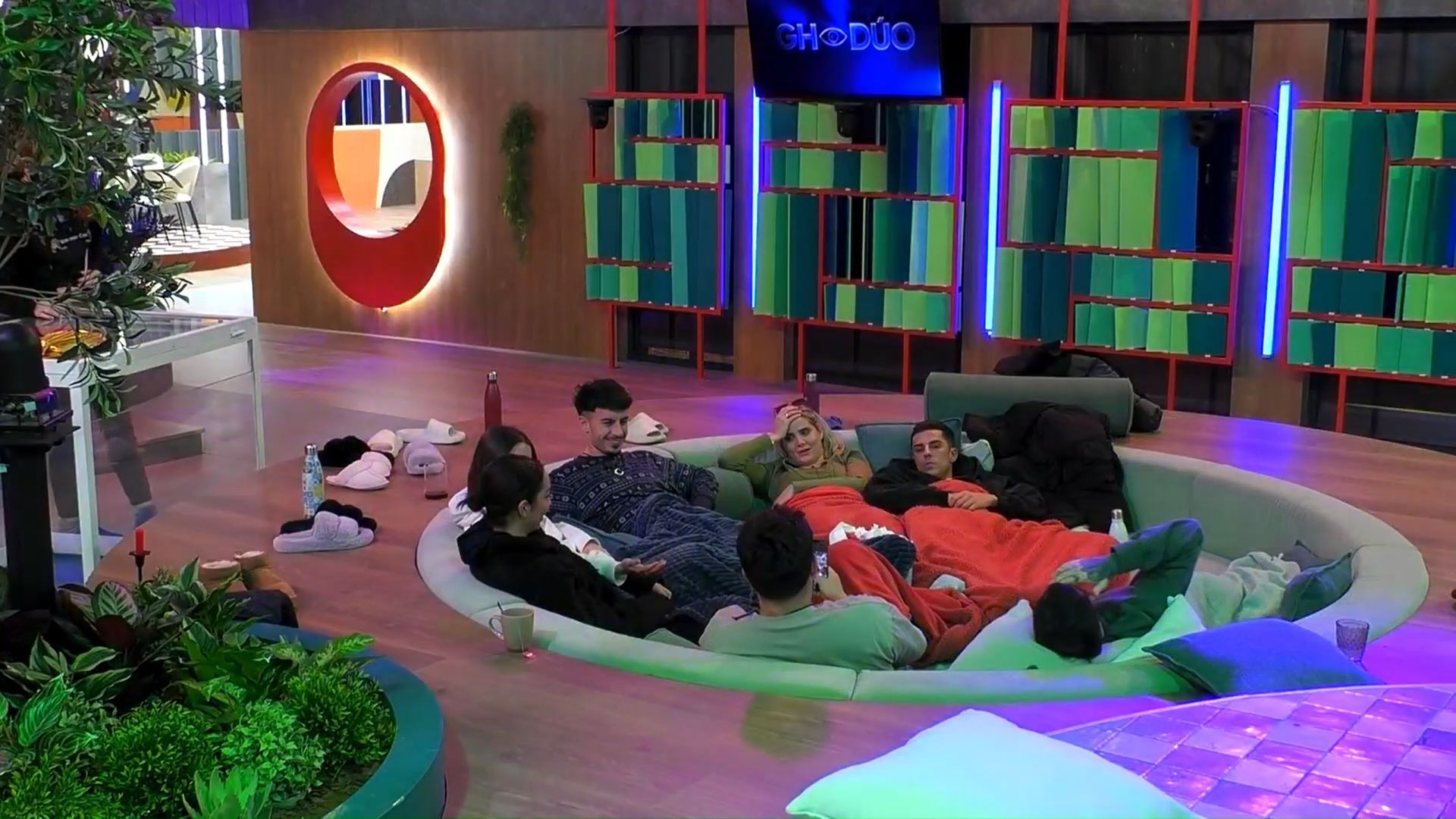 Los jóvenes de la casa son quienes más trasnochan