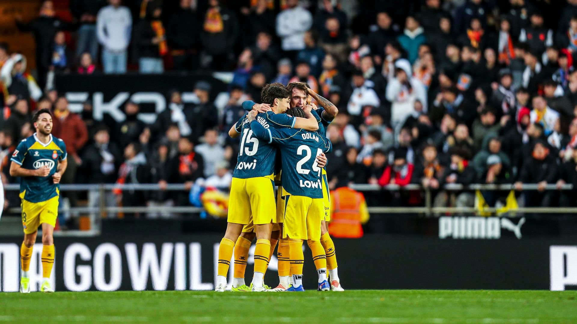 Los jugadores del Espanyol celebrando un gol contra el Valencia en LALIGA EA Sports Los jugadores del Espanyol celebrando un gol contra el Valencia en LALIGA EA Sports