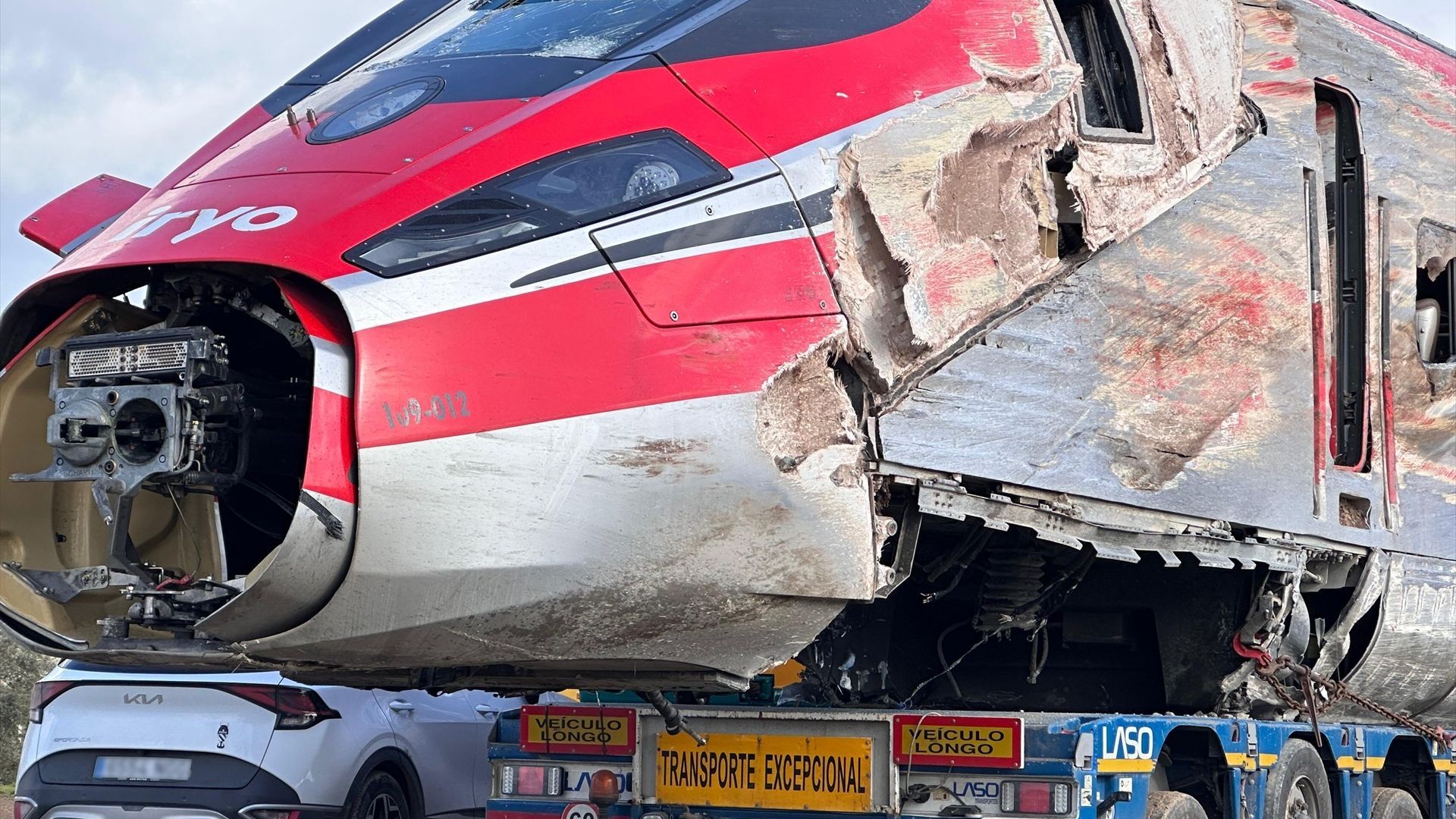 Una parte del tren Iryo que sufrió el descarrilamiento en Adamuz