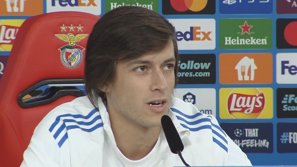 Álvaro Carreras presume de su buen aterrizaje en el Real Madrid y desvela la clave del cambio con Arbeloa: "Ser nosotros mismos"