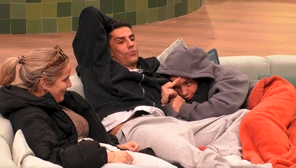 Anita saca su dedo a pasear