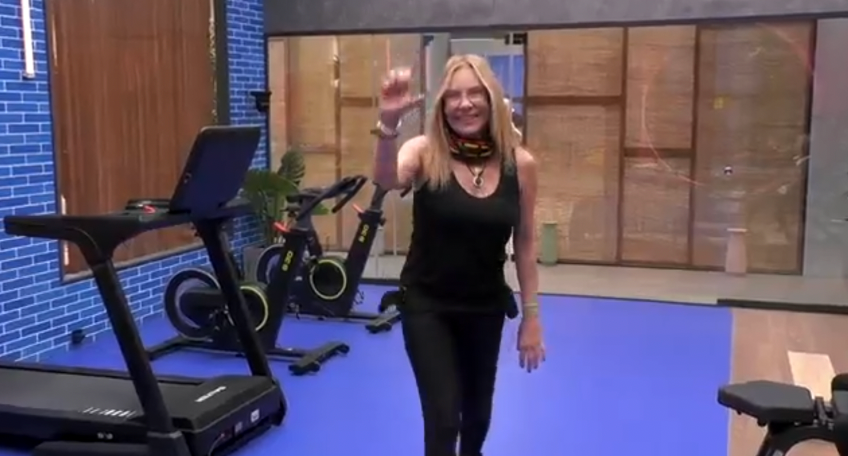 Belén haciendo la gatita