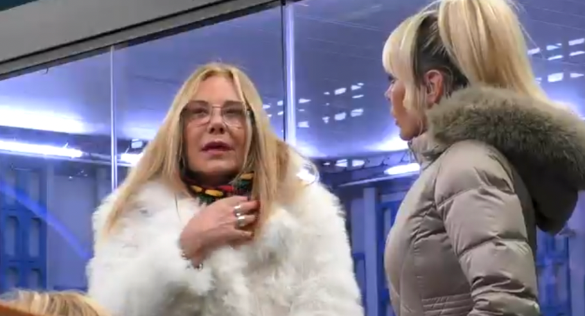 Belén y Sonia en el jardín