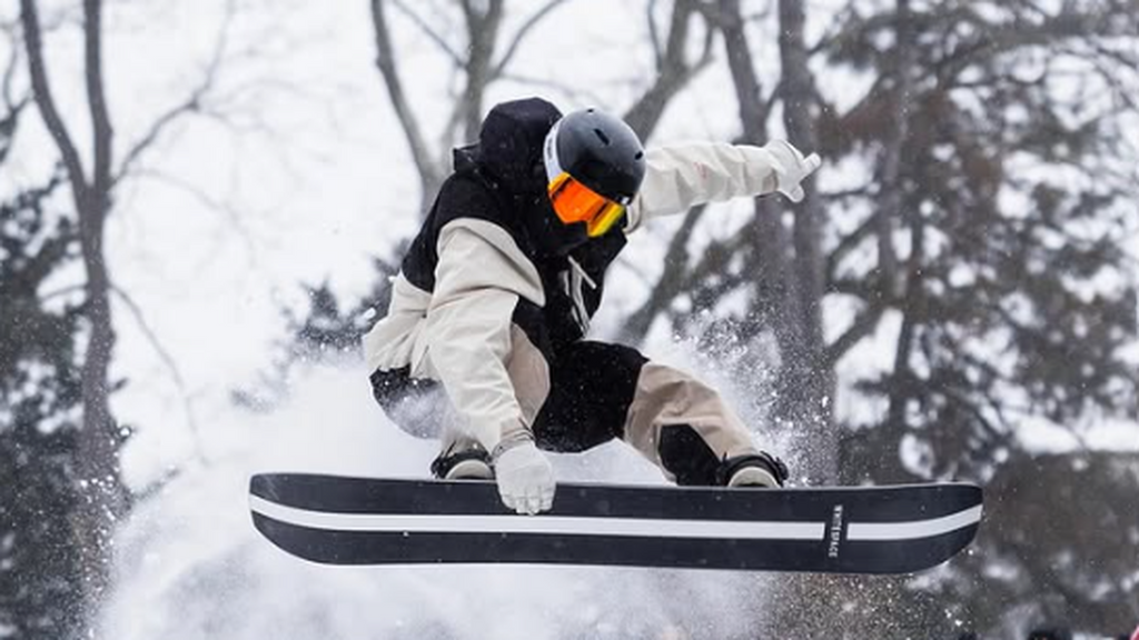Campeón olímpico de snowboard Shaun White aprovecha la nieve en Nueva York para sus piruetas