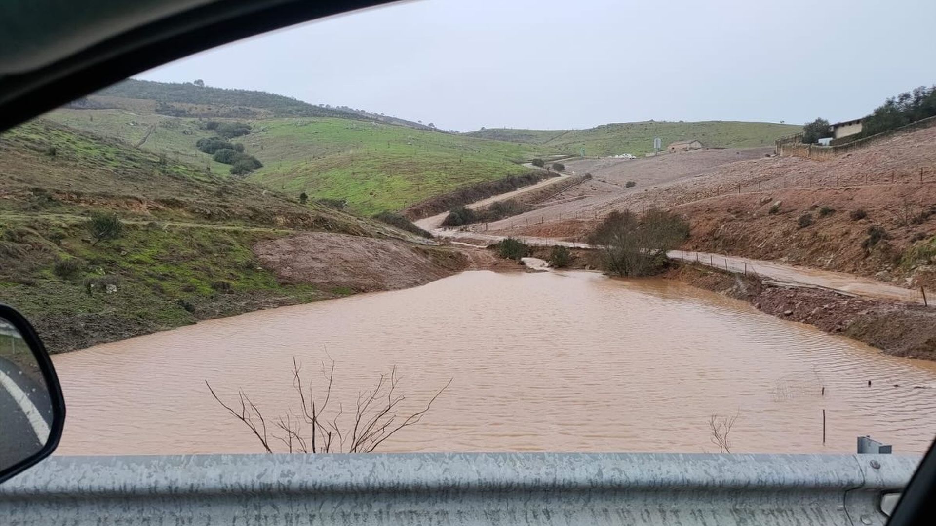 Cortado un tramo de la HU-9115 a la altura de Zufre, en Huelva, por la acumulación de lluvias