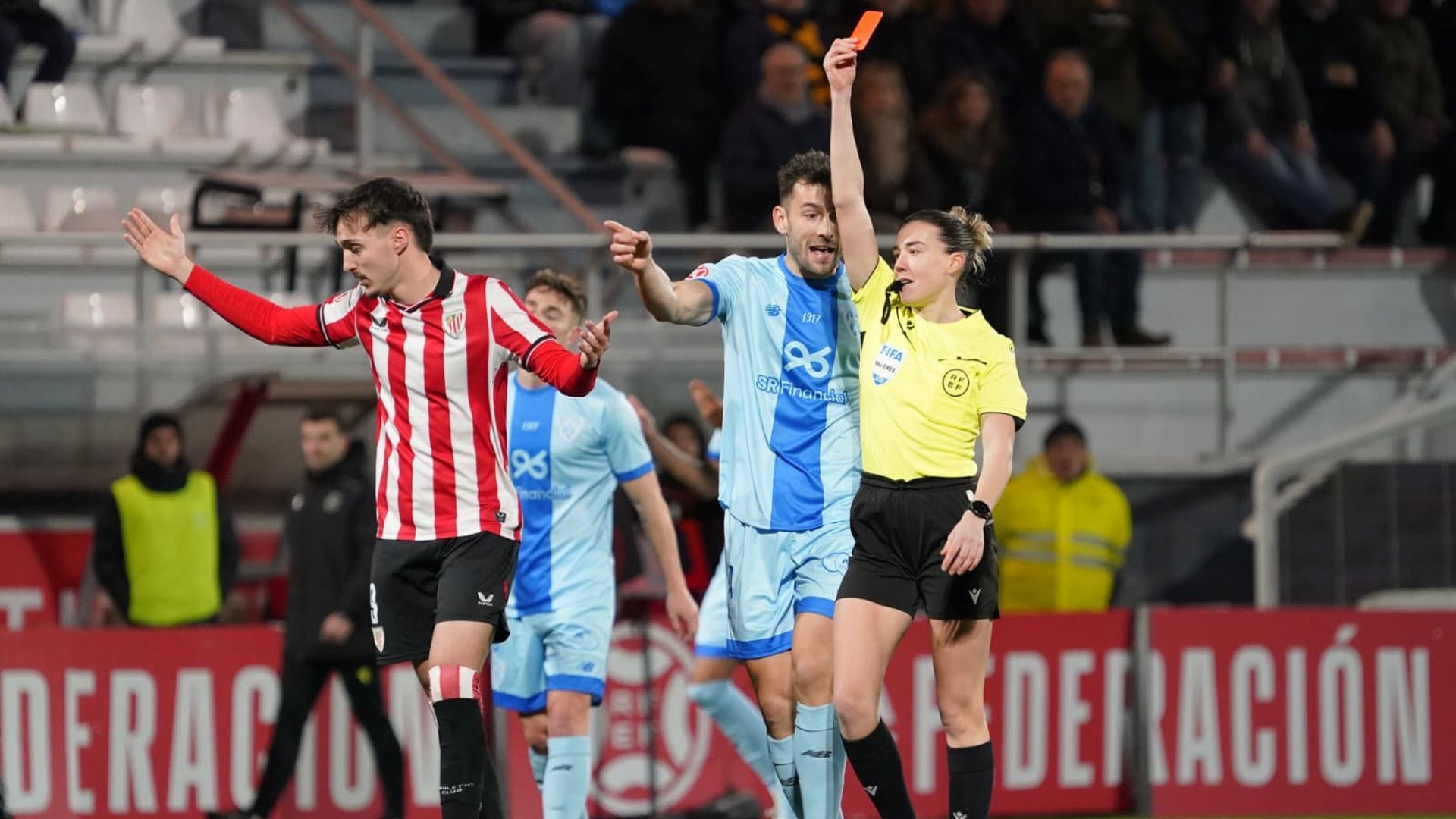 Expulsión en el derbi ante el Barakaldo