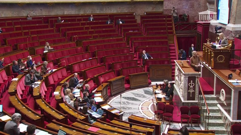 Francia avanza en la protección de los menores ante las redes sociales con una nueva ley que prohíbe su uso hasta los 15 años