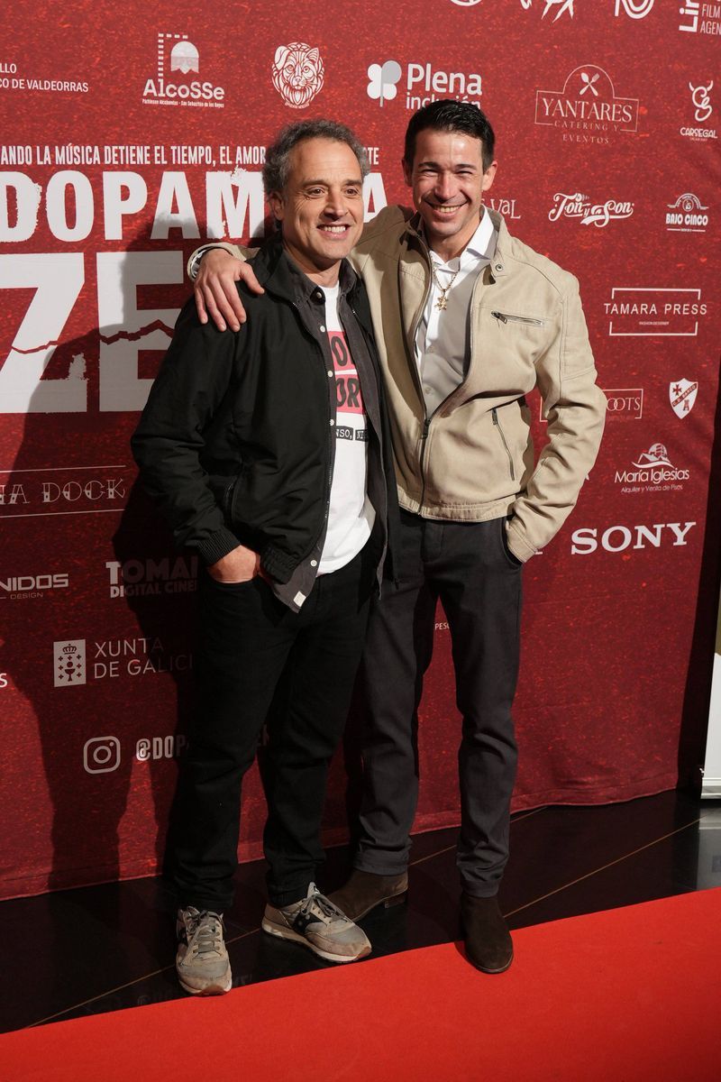 Juan José Ballesta posa con Daniel Guzmán en la presentación de 'Dopamina Zero', su nuevo corto