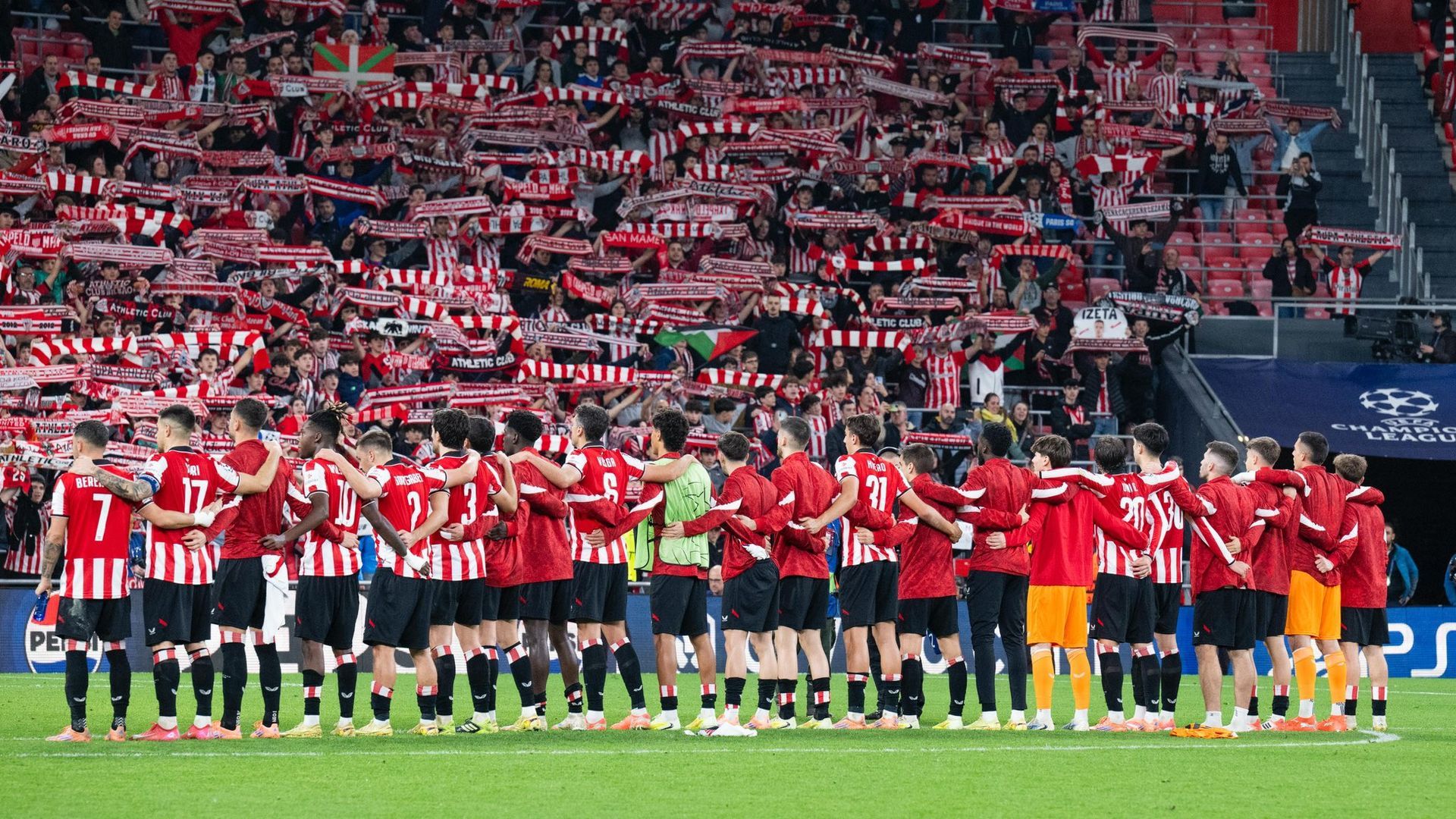 La plantilla canta el 'Txoria txori' con la grada de San Mamés