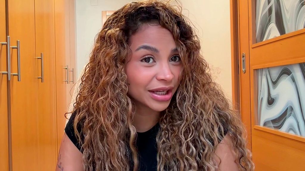 Mayeli Díaz desvela el verdadero origen del nombre de Ron Mi familia imperfecta Temporada 1 Top Vídeos 5