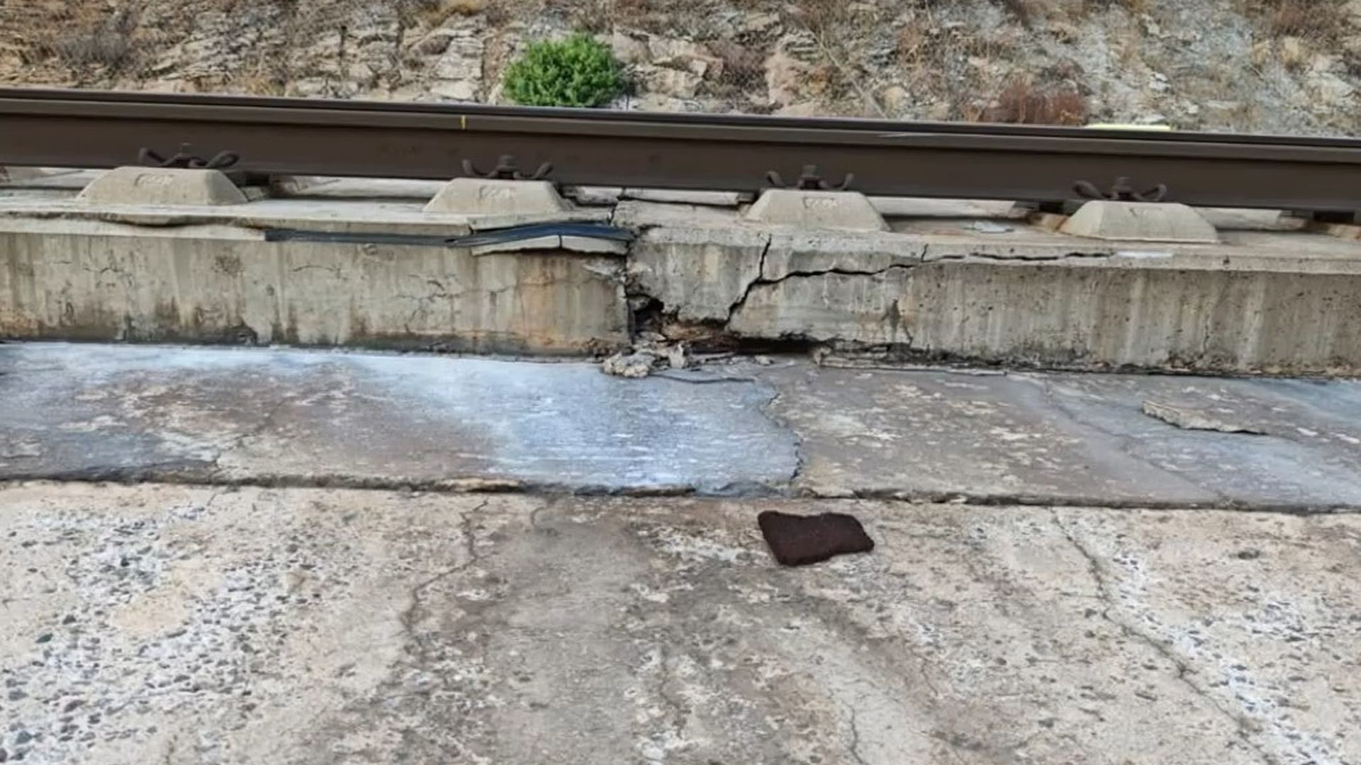 Un operario de Adif denuncia irregularidades en las vías del AVE que no se arreglan por falta de presupuesto