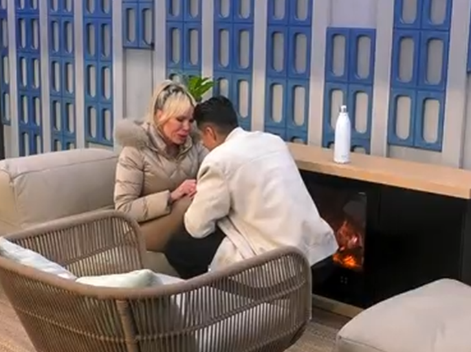 Andrea consuela a Sonia