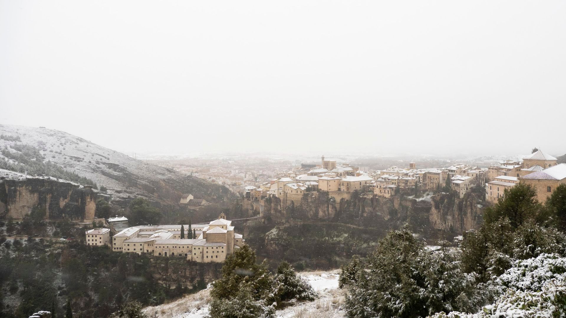 Cinco rutas escolares y 42 alumnos afectados por la nieve en Cuenca