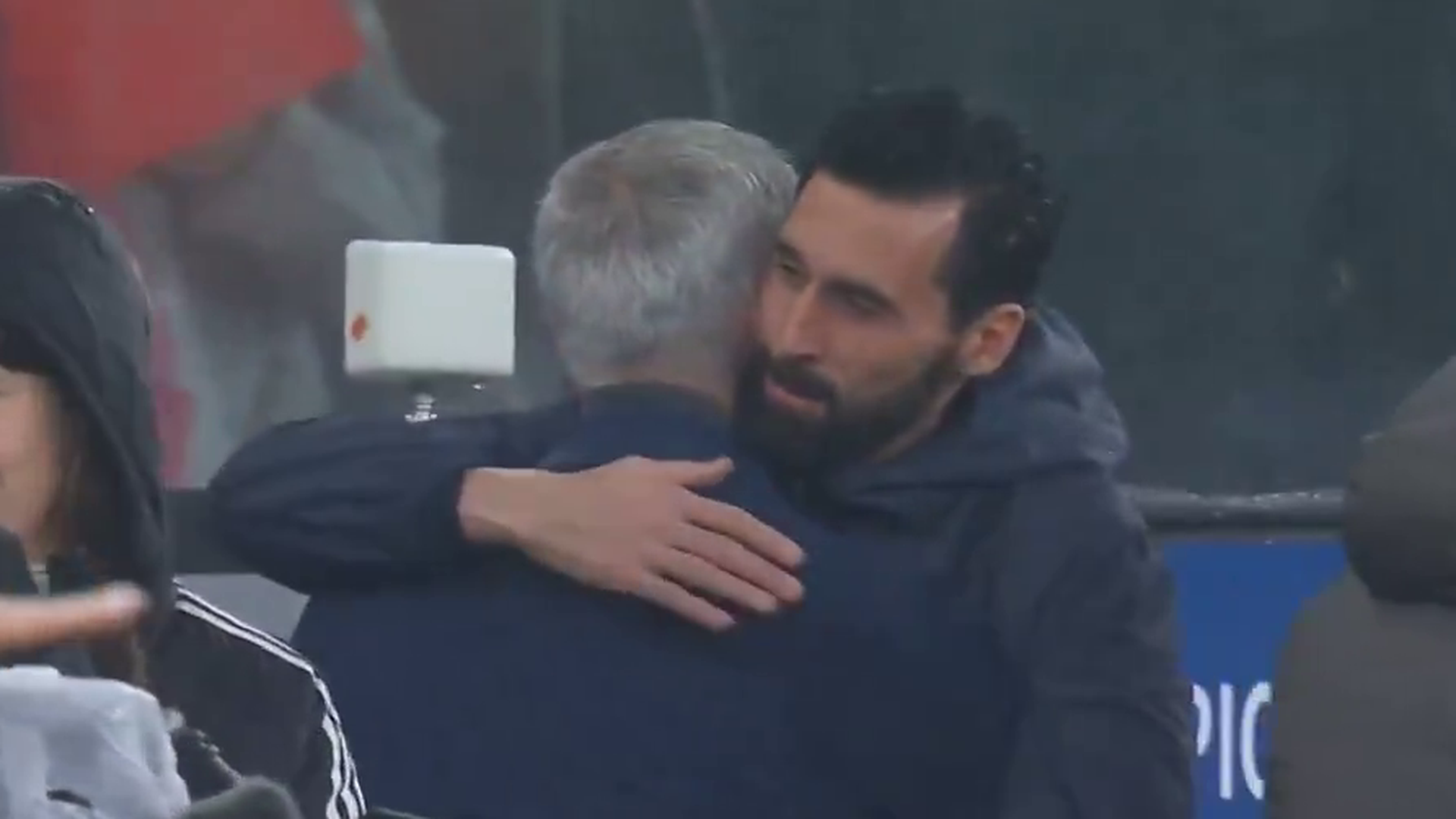 El abrazo entre Álvaro Arbeloa y José Mourinho