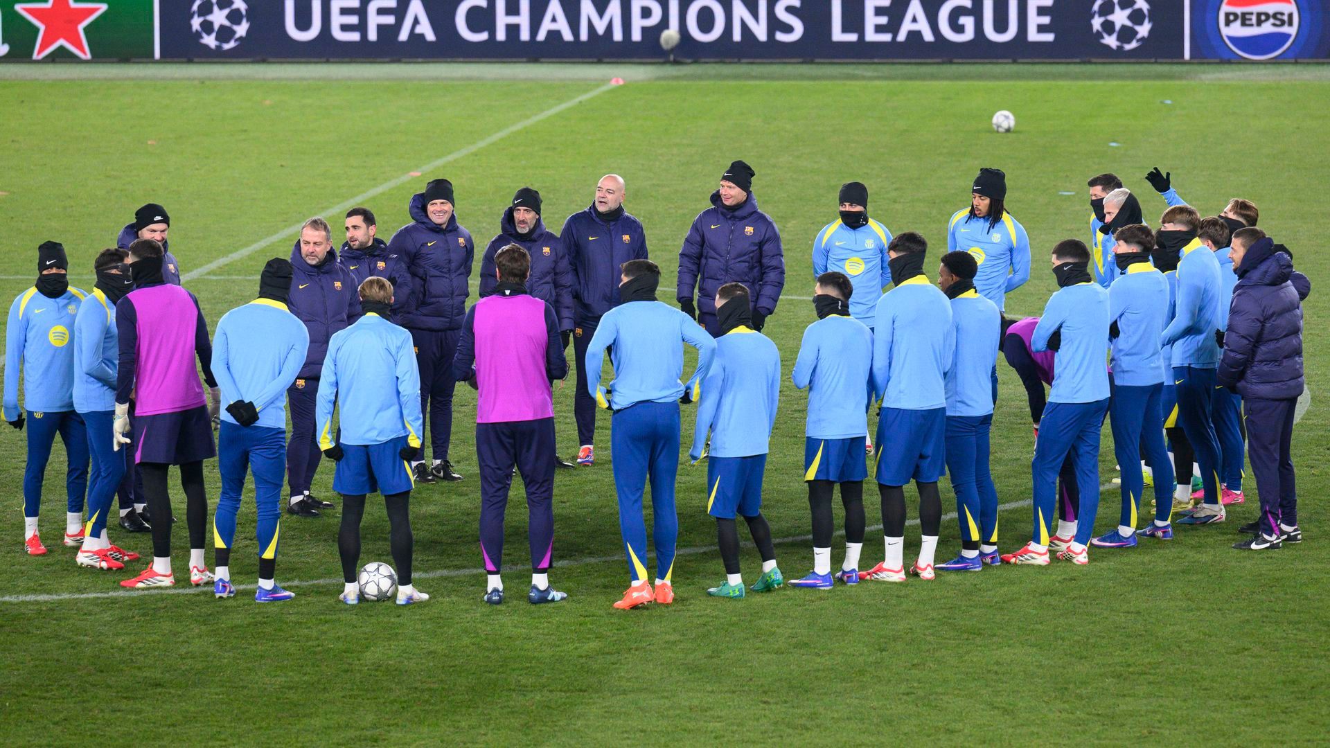 El FC Barcelona entrenando en Champions League