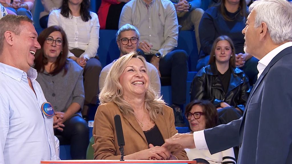 Una pareja que se conoció en 'First Dates' sorprende a Carlos Sobera en 'El precio justo': ''Qué bonito''