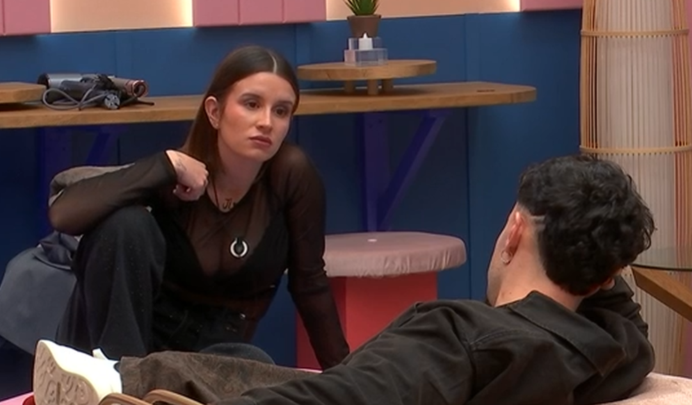 Juanpi consuela a Sandra