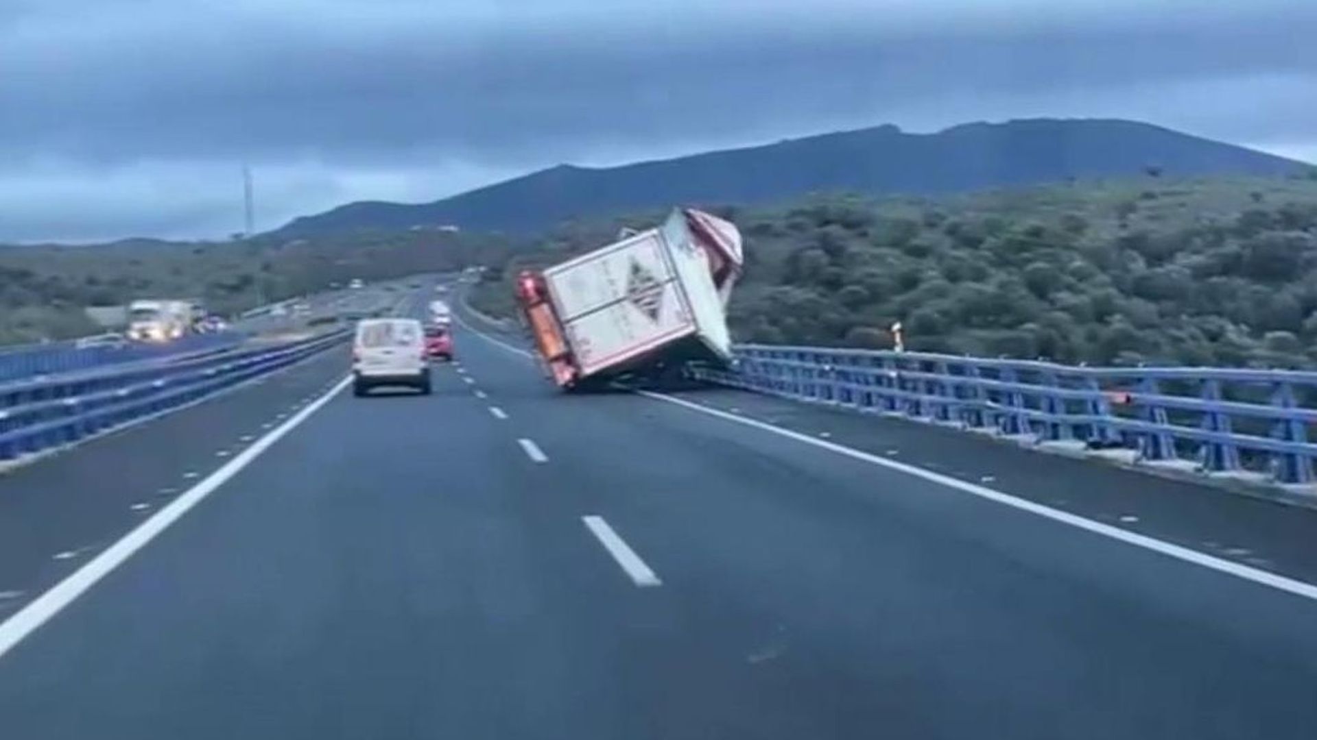 Kristin trae vientos huracanados: las imágenes más sorpredentes